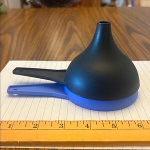 Tupperware Set of 2 Funnels - Brand New